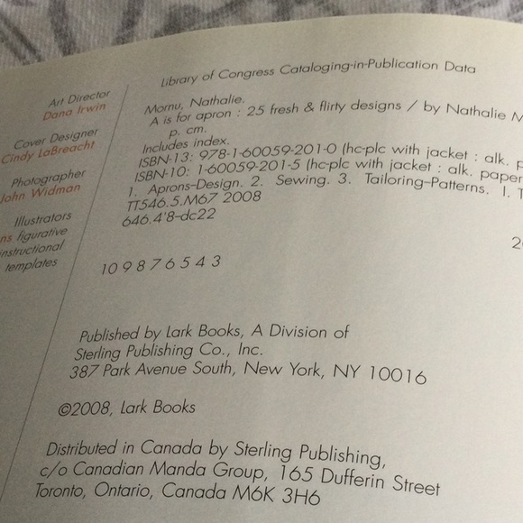 Laura Ashley apron and Apron pattern book - Picture 11 of 12